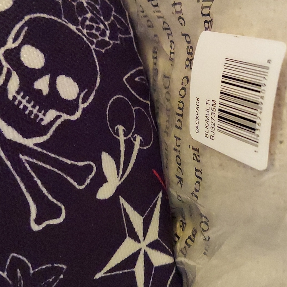 Nwt Betsey Johnson blk skull canvas print backpack - Picture 2 of 5